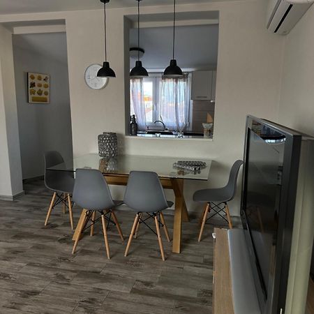 Private Modern Apartment 네아 로다 외부 사진