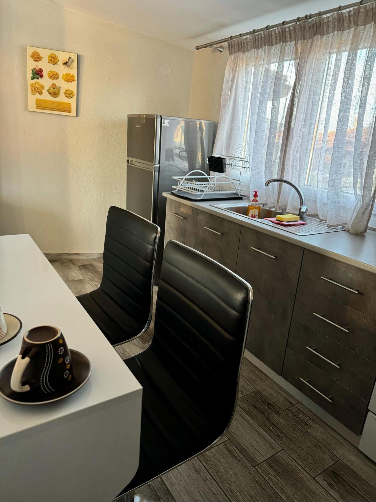 Private Modern Apartment 네아 로다 외부 사진